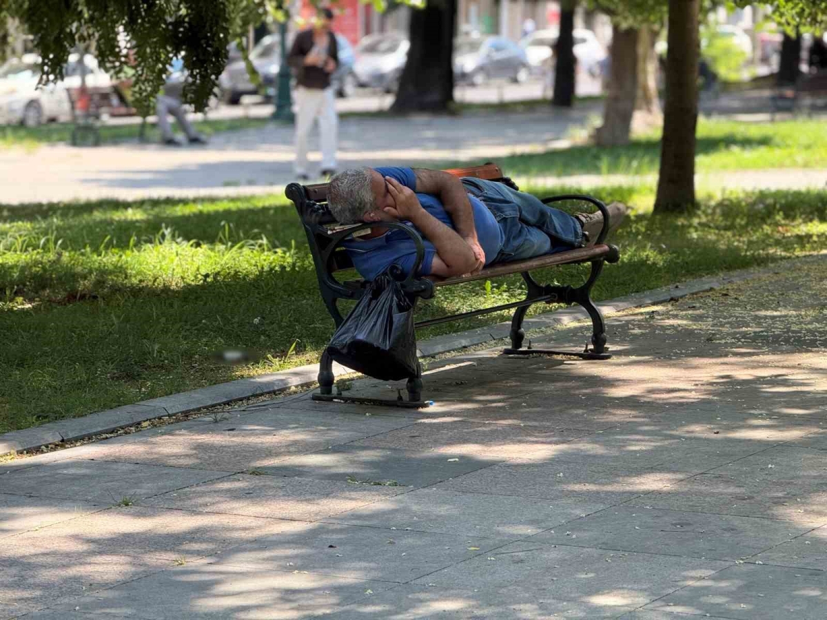 Megakent İstanbul’da sıcak hava ve nem bunalttı

