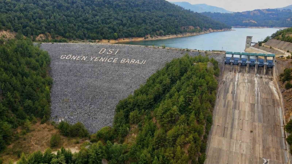 Yaz sıcakları Gönen-Yenice Barajı’nın su seviyesini yüzde 10 düşürdü
