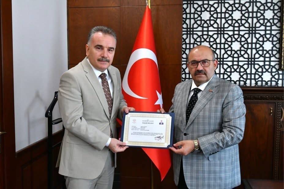 Edremit Kaymakamı Ahmet Odabaş’tan Vali Ustaoğlu’na veda ziyareti

