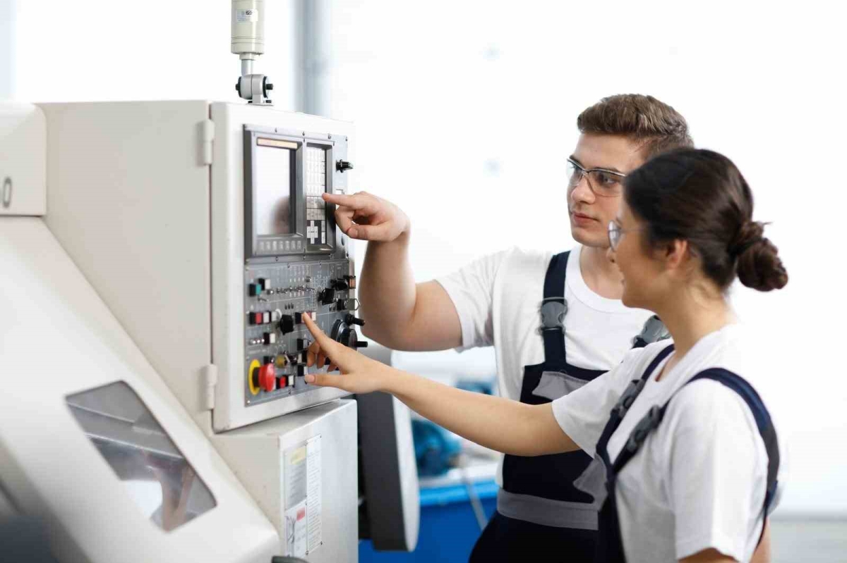 Coşkunöz Eğitim Vakfı, İmalat Teknolojileri Teknik Eğitim Programı ile gençleri geleceğin üretim teknolojilerine hazırlıyor
