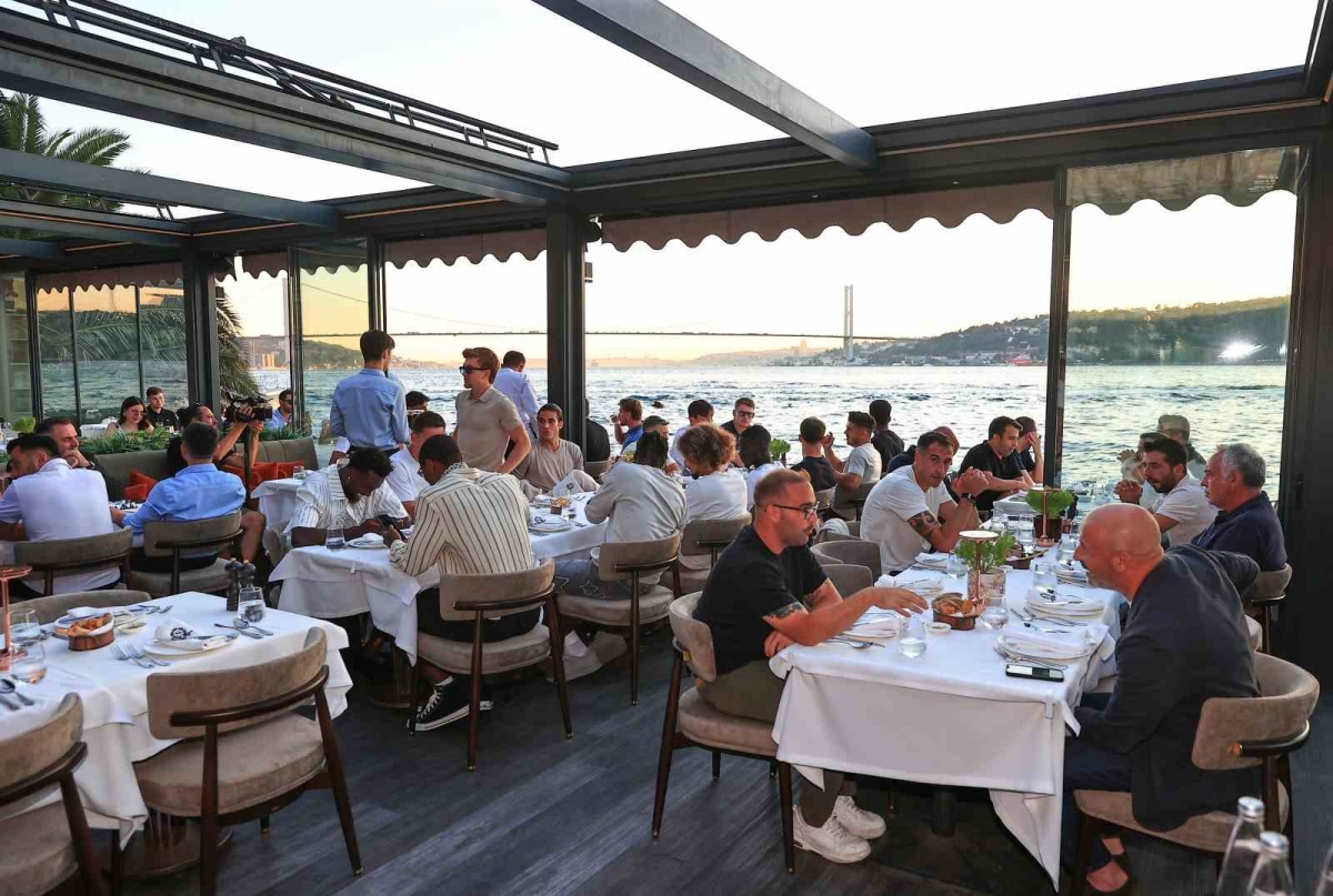 Beşiktaşlı oyuncular, yemekte buluştu
