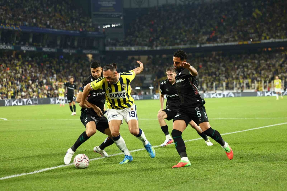 Trendyol Süper Lig: Fenerbahçe: 1 - Konyaspor: 1 (Maç devam ediyor)
