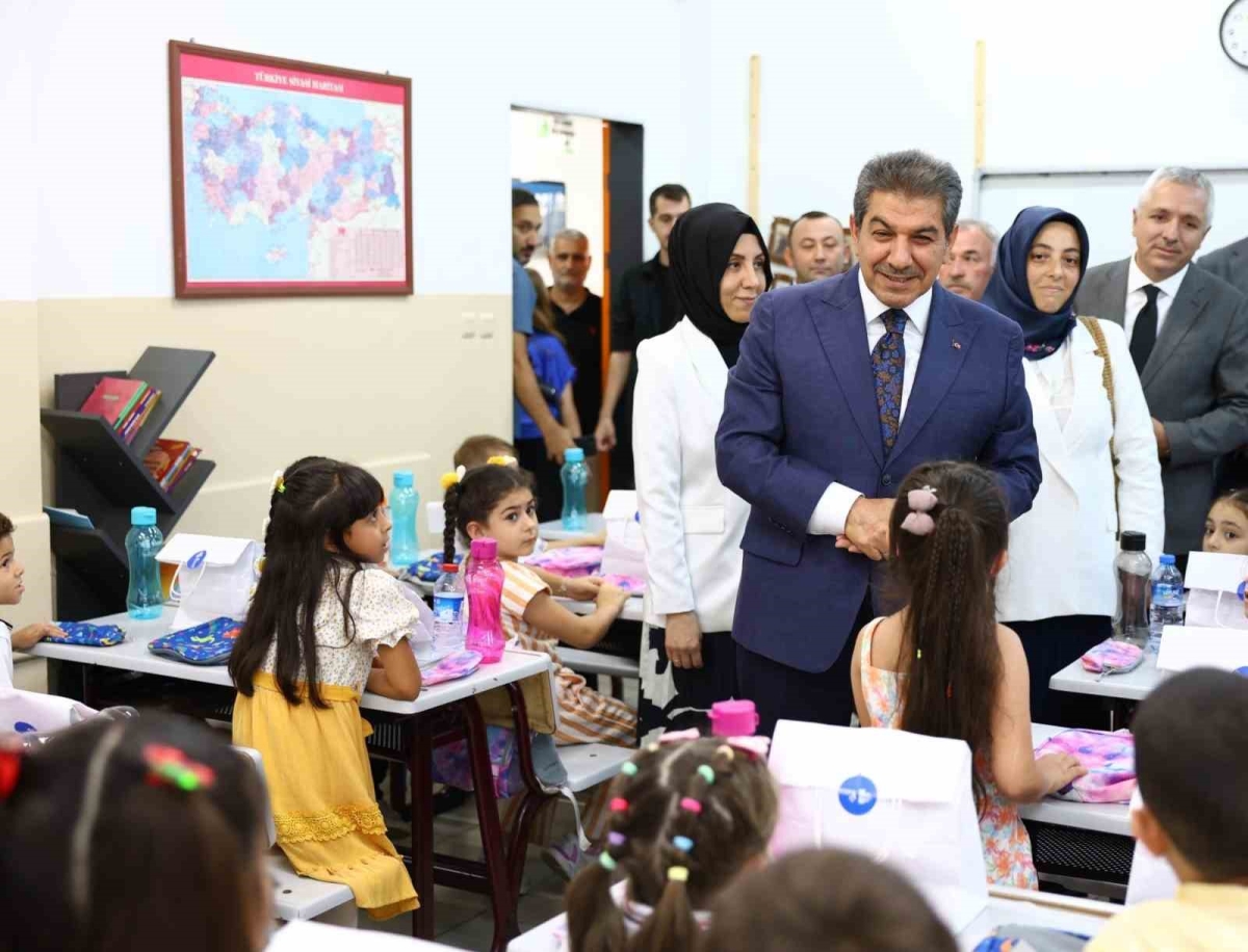 Esenler Belediyesi’nden miniklere kırtasiye desteği
