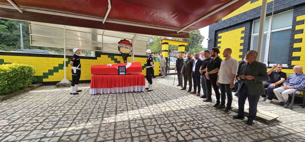 Emekli baş polis, memleketinde son yolculuğuna uğurlandı
