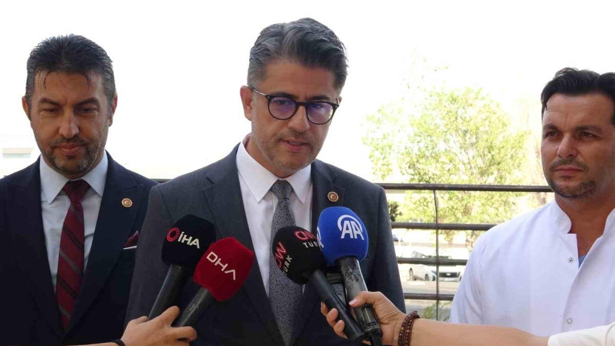 Rektör Prof. Dr. Cüneyt Erenoğlu: Genel sağlık durumu gayet iyi. Şükürler olsun. Hatta espri yapıyor gayet iyi bir şekilde
