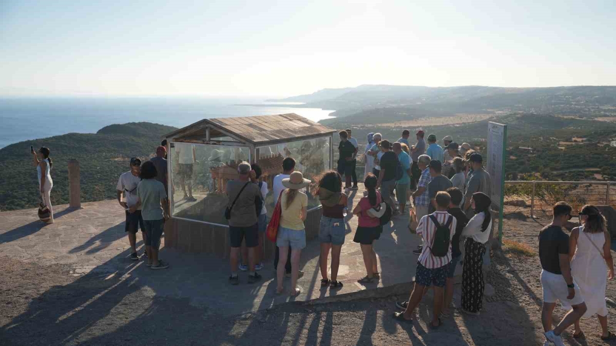 Çanakkale’de festivalin üçüncü gününde Assos Ören Yeri keşfedildi
