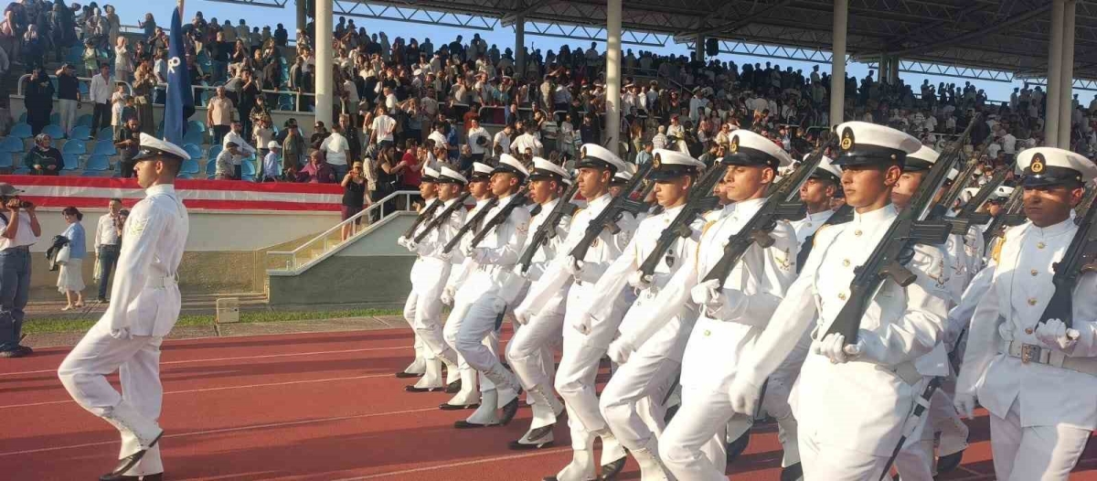 Yalova’da 456 deniz astsubayının mezuniyet coşkusu
