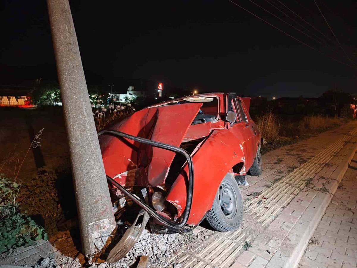 Çanakkale’de yolun karşısına geçmeye çalışan aileye otomobil çarptı: 5 yaşındaki Masal hayatını kaybetti

