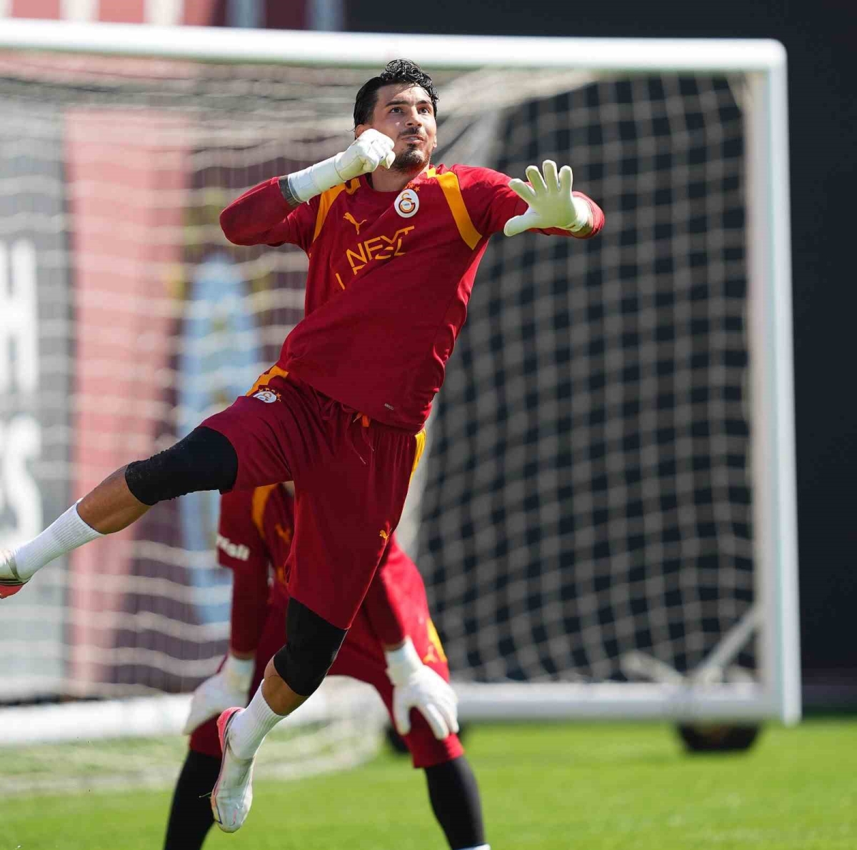 Galatasaray’ın yeni transferi Deniz Gül, ilk antrenmanına çıktı
