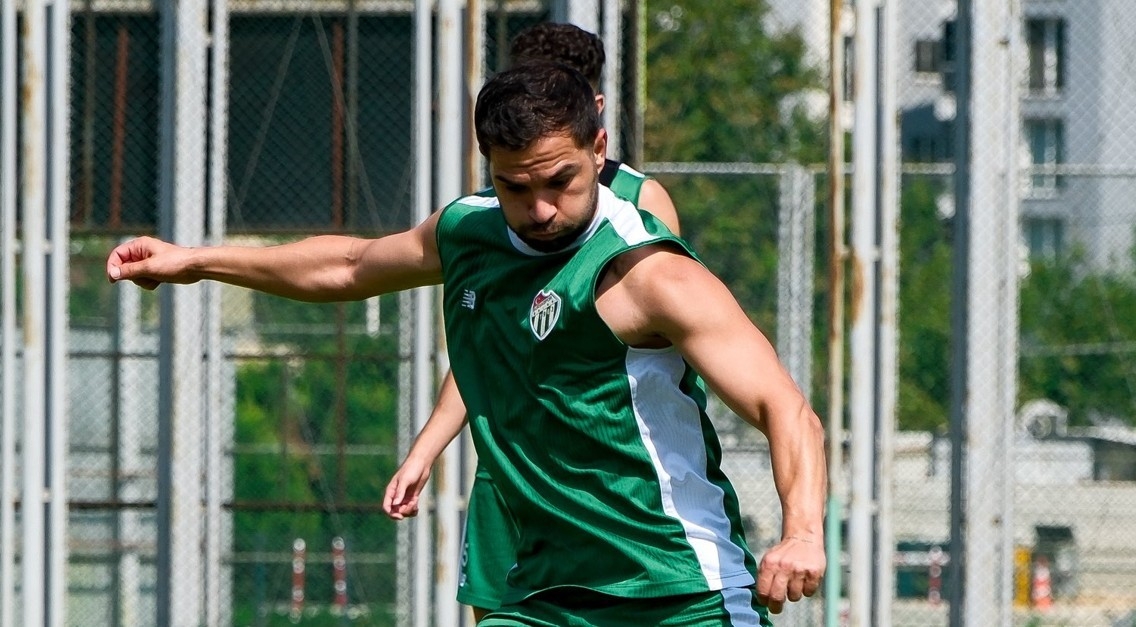Bursaspor, Manisa FK maçının hazırlıklarına ara vermeden başladı
