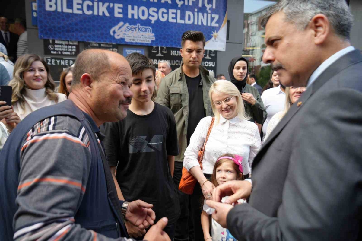 Bakan Çiftçi’ye tespih hediye etti
