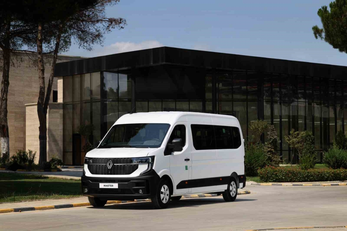 Renault Master, yenilenen minibüs ve açık kasa kamyonet modellerini kullanıcılara sundu
