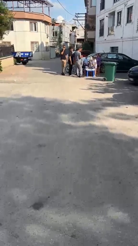 Çocukların limonatalarını Bursa Büyükşehir ekipleri satın aldı

