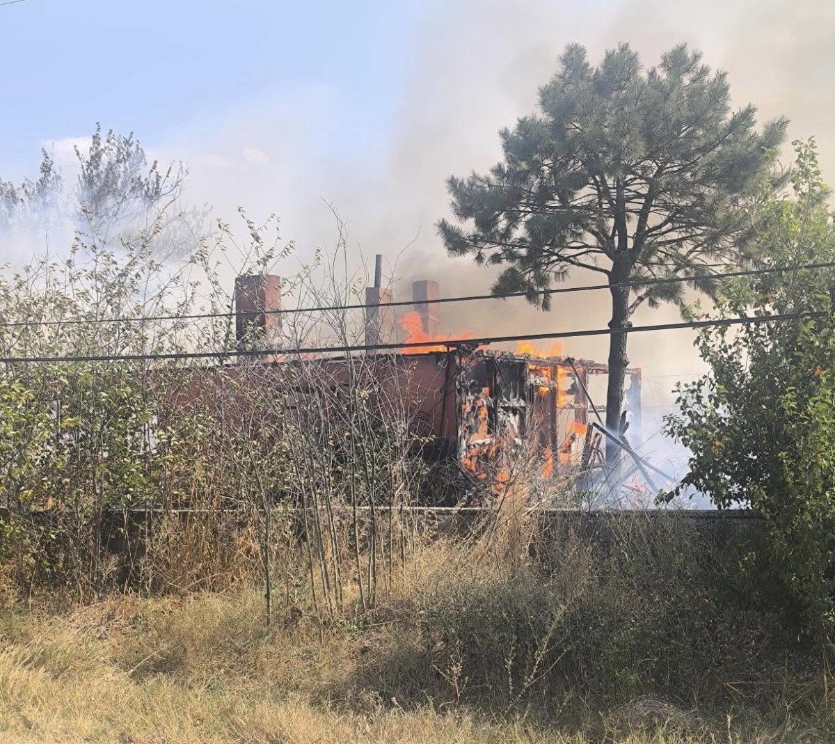 Tekirdağ’da korkutan yangın itfaiye ekipleri ve çiftçiyi harekete geçirdi
