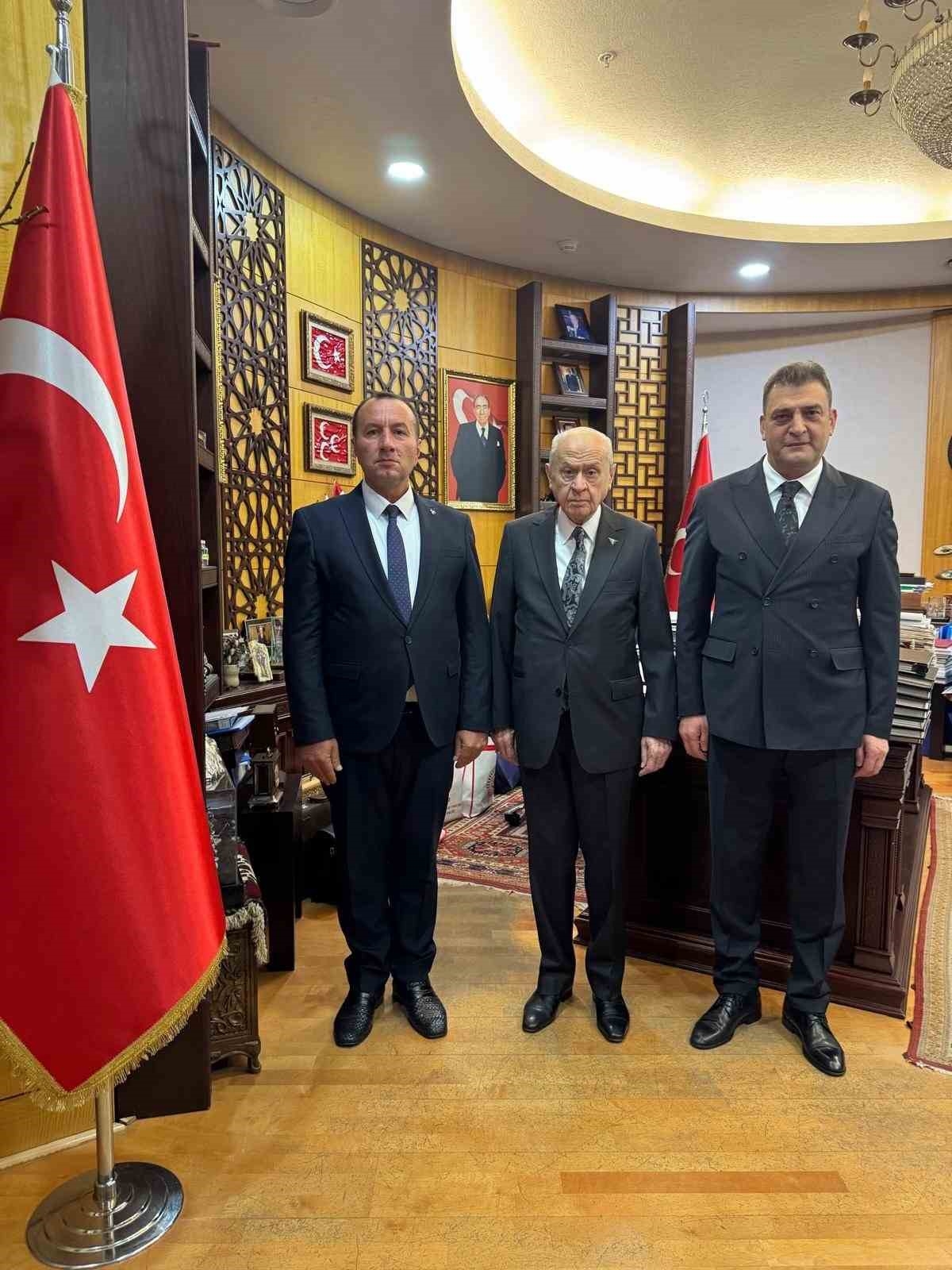 MHP Bursa’da bayrağı Mehmet Emin Özcanbaz devralıyor
