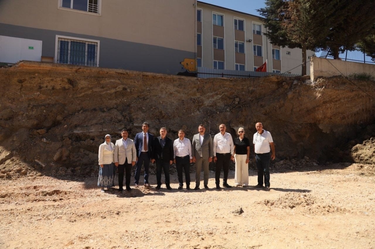 AK Parti Mudanya İlçe Başkanlığından Mütareke İlkokulunda inceleme
