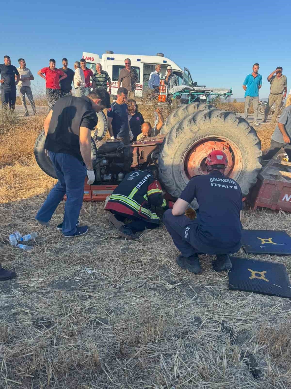 Balıkesir’de traktör ve otomobil kaza yaptı 2 yaralı

