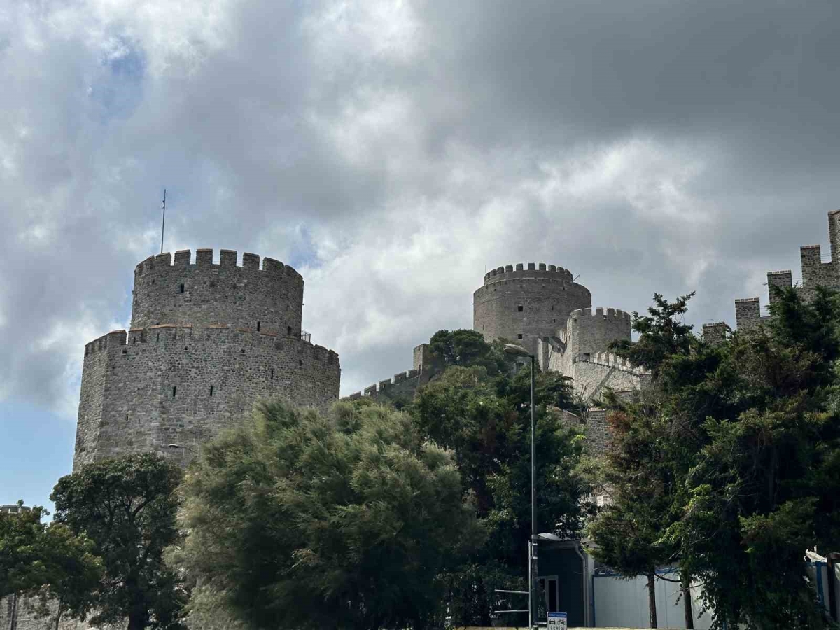 Rumeli Hisarı’ndaki bitmeyen restorasyona tepki: 