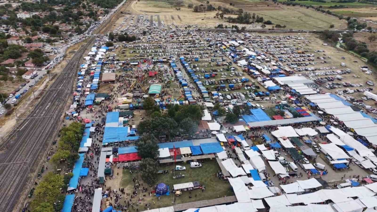Bin 700 nüfuslu ilçeyi 400 bin kişi ziyaret etti
