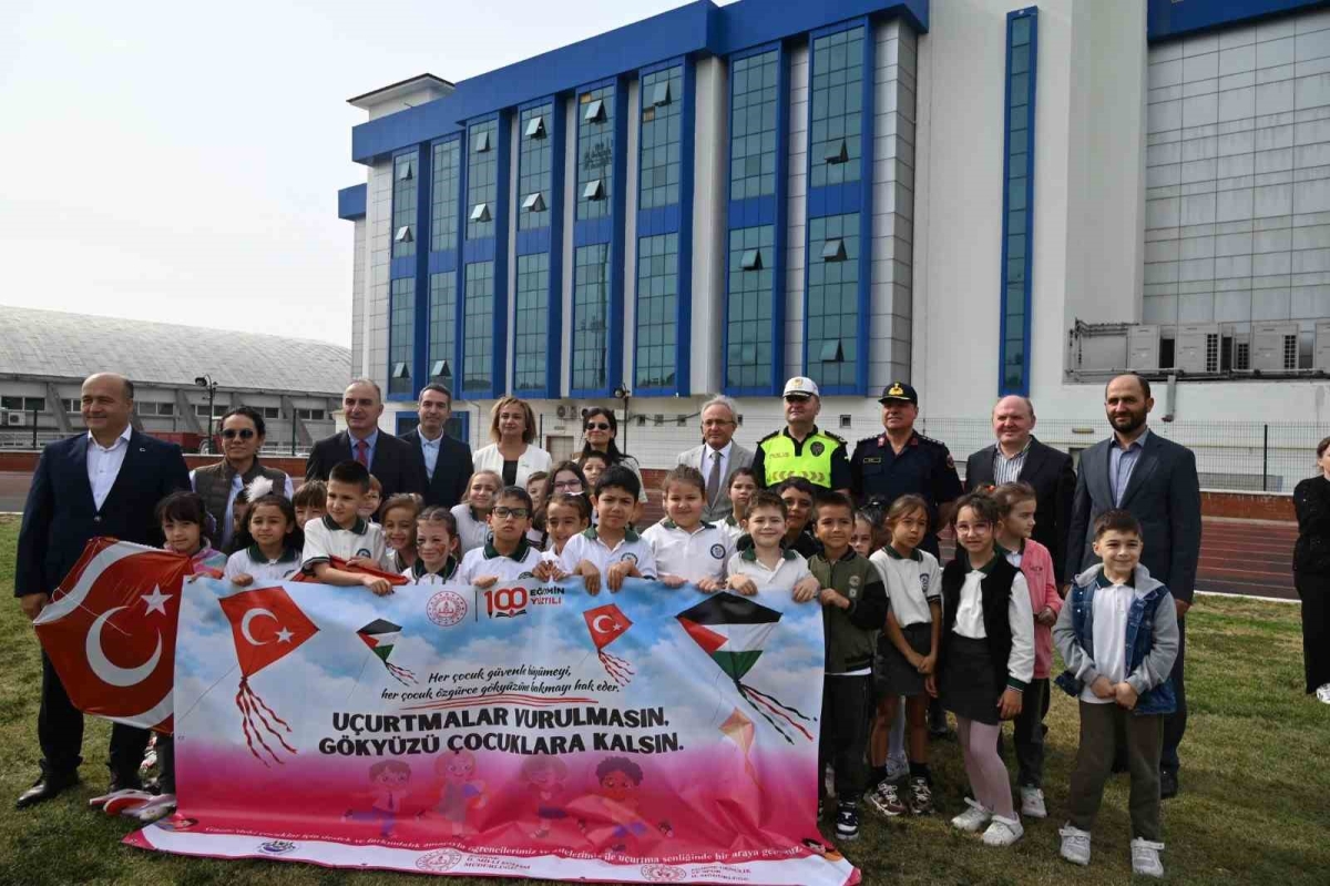 Edirne’de uçurtmalar Gazzeli çocuklar için gökyüzüne yükseldi
