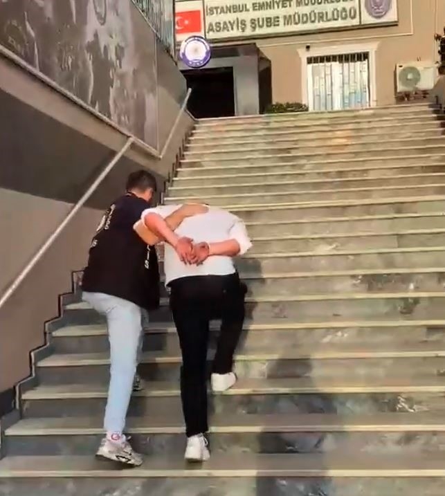Fatih’te döviz bürosundaki silahlı kavgayla ilgili 9 şüpheli gözaltına alındı
