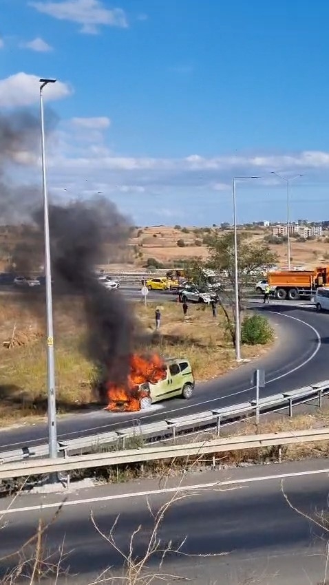 Tekirdağ’da araç alev alev yandı

