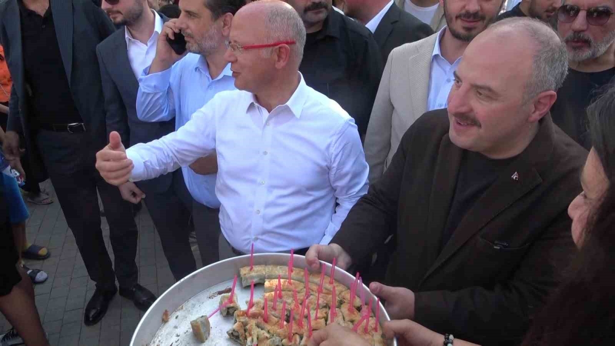 Varank’tan Özel’in börek görüntülerine tepki: 