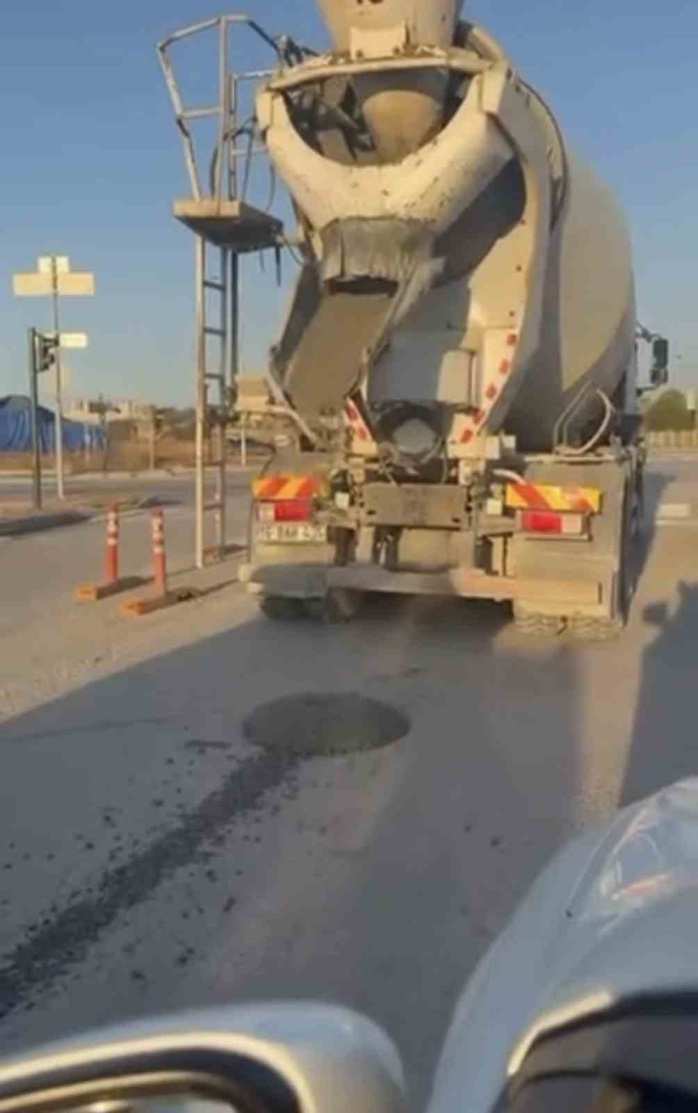 Bursa’da yola beton döken mikser sürücüsüne tepki
