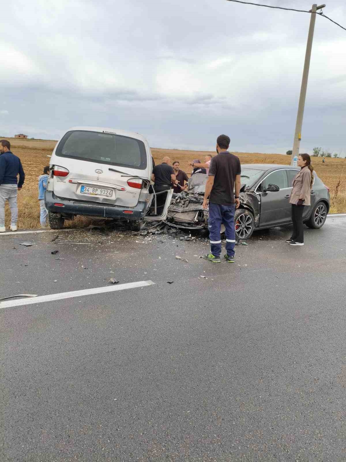 Tekirdağ’da trafik kazası: 2’si çocuk 6 yaralı
