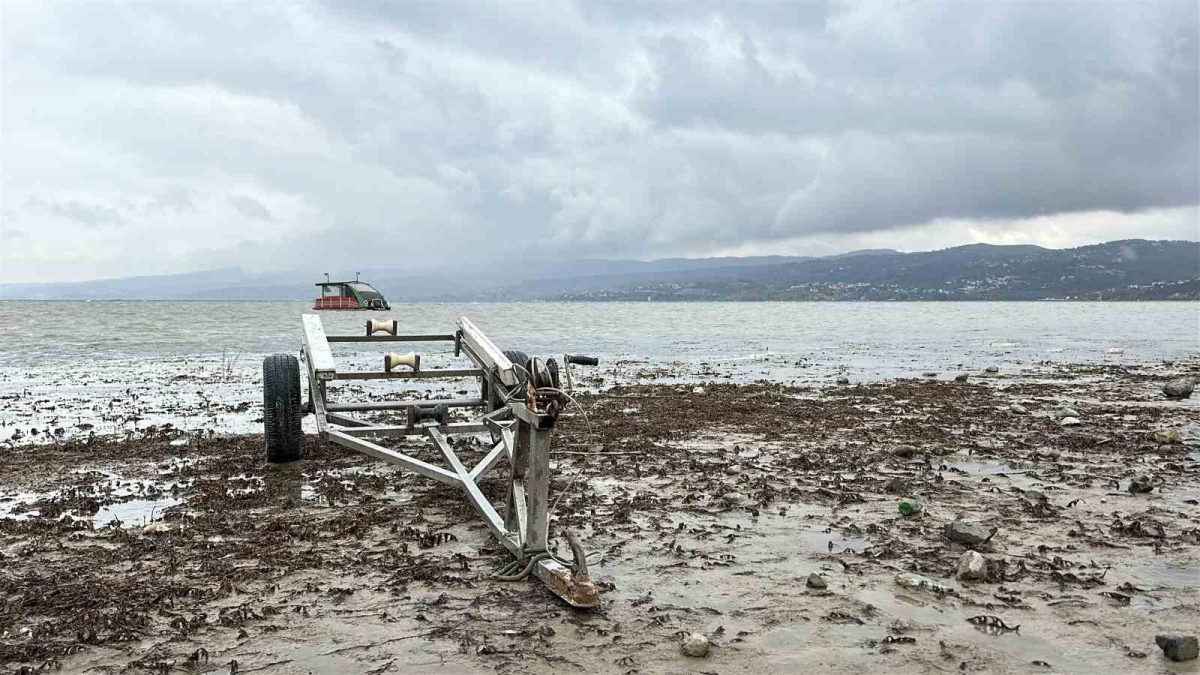 Yağışlara rağmen Sapanca Gölü’ndeki su seviyesi kritik eşikte
