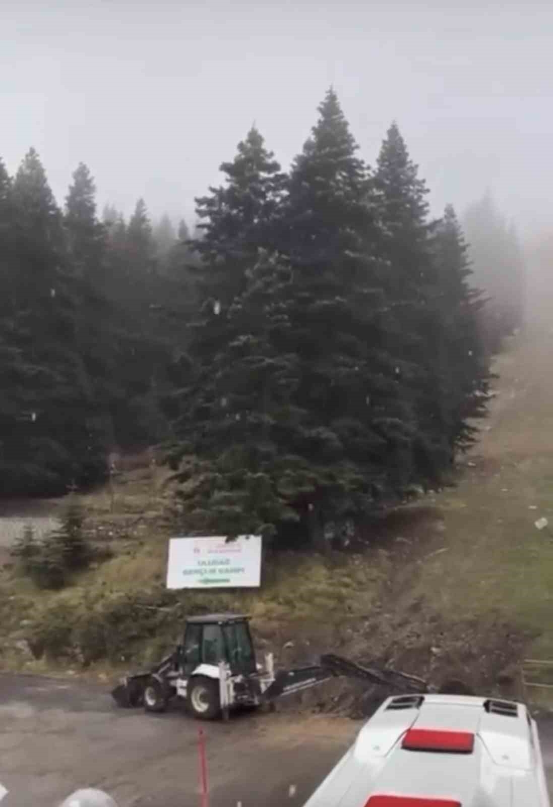 Uludağ’a sezonun ilk karı yağdı
