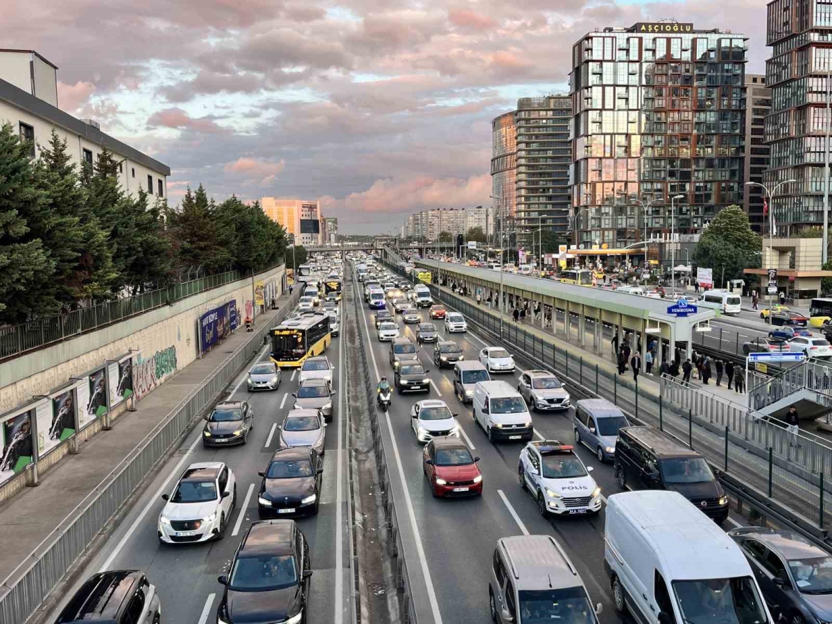 İstanbul’da trafik yoğunluğu yüzde 69’a ulaştı
