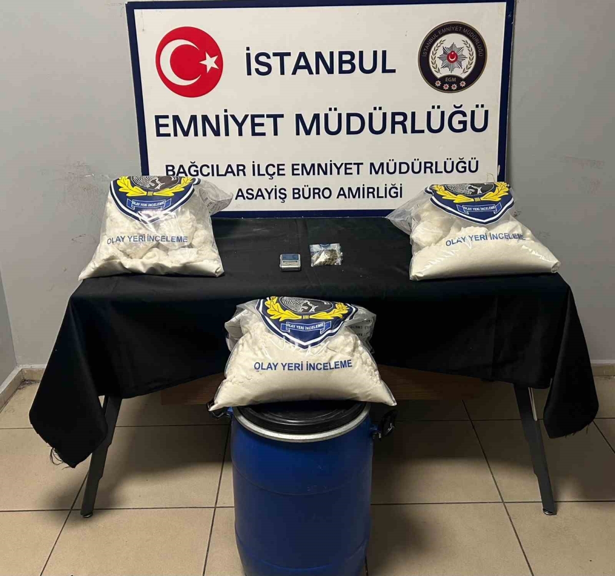 Bağcılar’da uyuşturucu imalathanesine baskın: 22 kilo 970 gram uyuşturucu ele geçirildi
