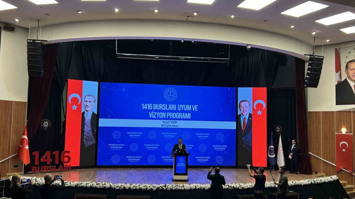 Bakan Tekin, yurt dışına gidecek bursiyer öğrencilerle bir araya geldi: 