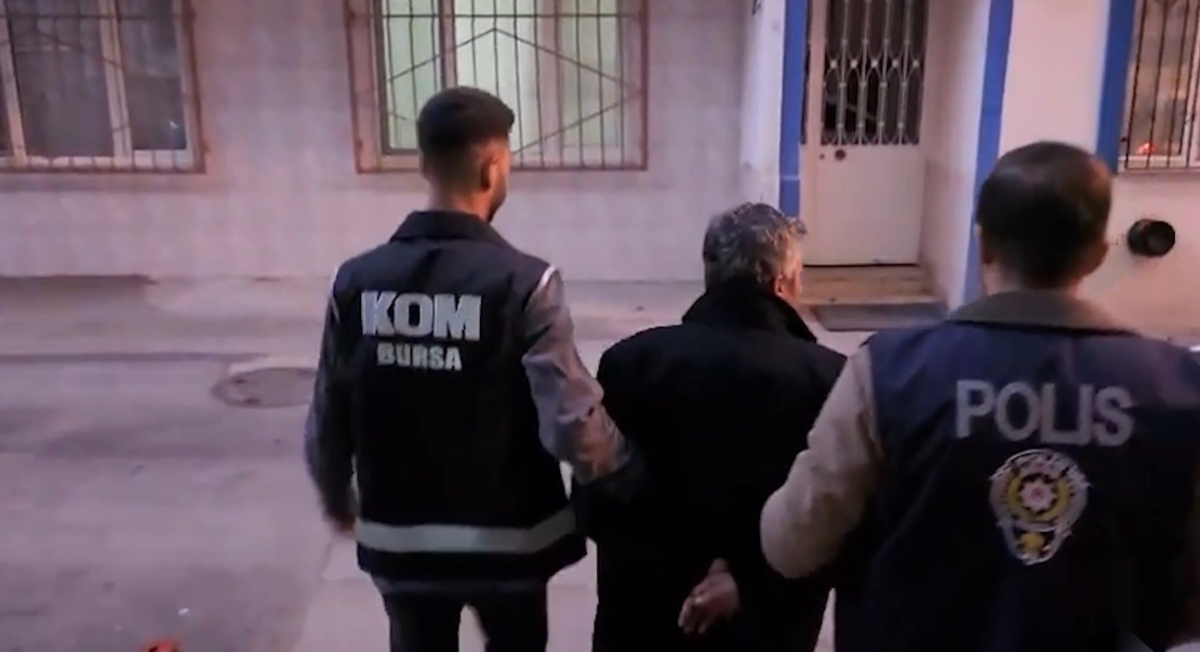 Bursa’da sağlıkçıları ev sahibi yapma vaadiyle dolandıran şahıslara dev operasyon
