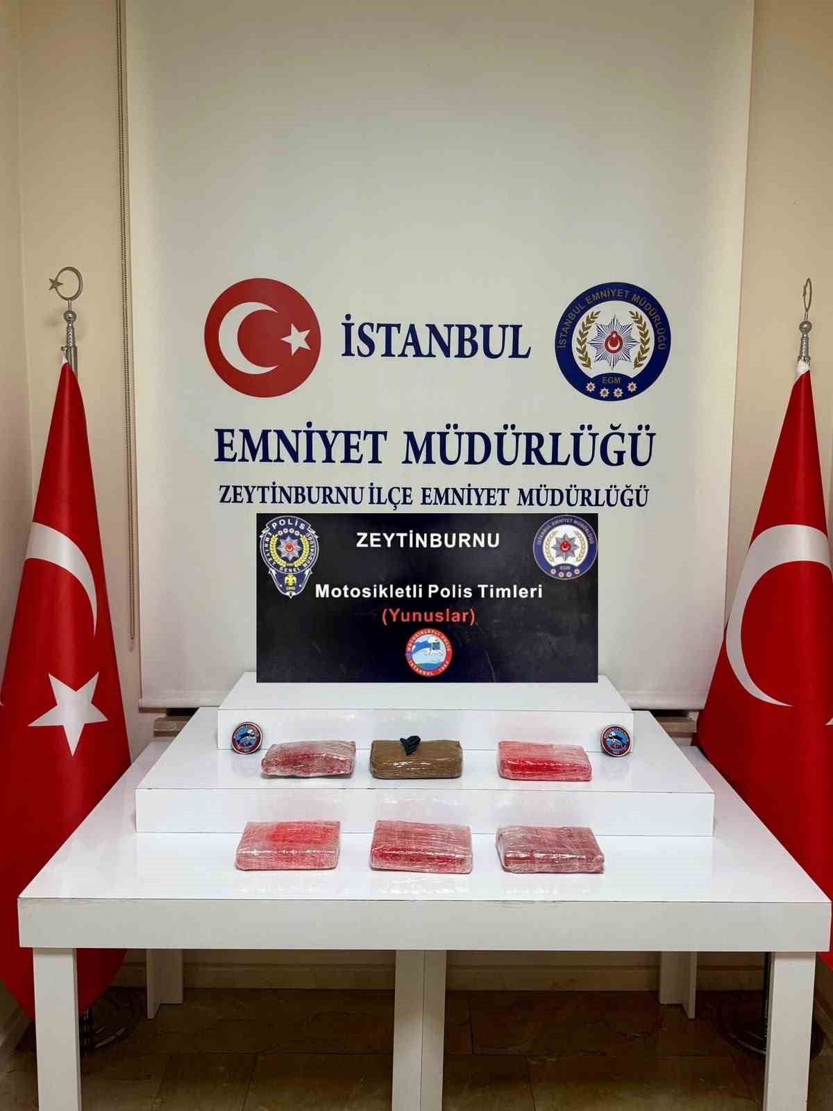 Zeytinburnu’nda durdurulan araçta 6 kilo 650 gram kokain ele geçirildi
