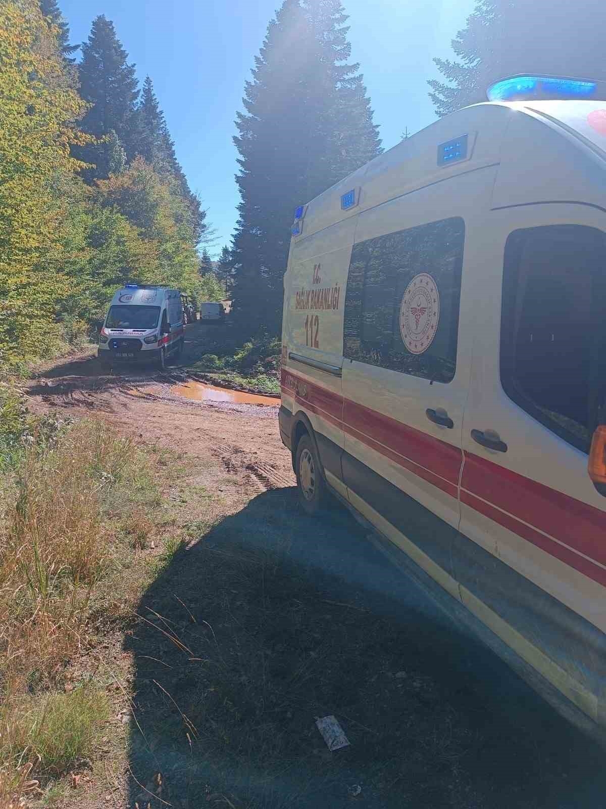 Mantar toplamaya giden ailenin traktörü devrildi: Dede öldü, torunu yaralandı
