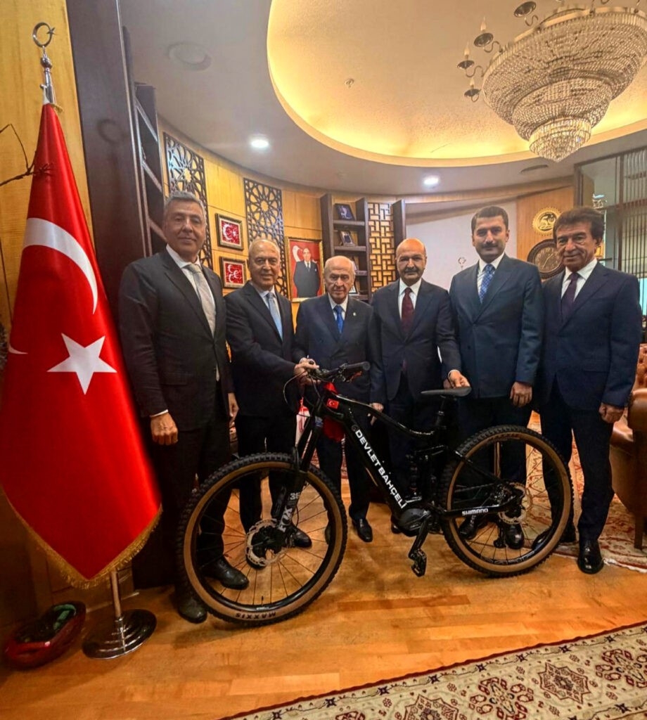 Türkiye Bisiklet Federasyonu heyetinden Devlet Bahçeli’ye ziyaret
