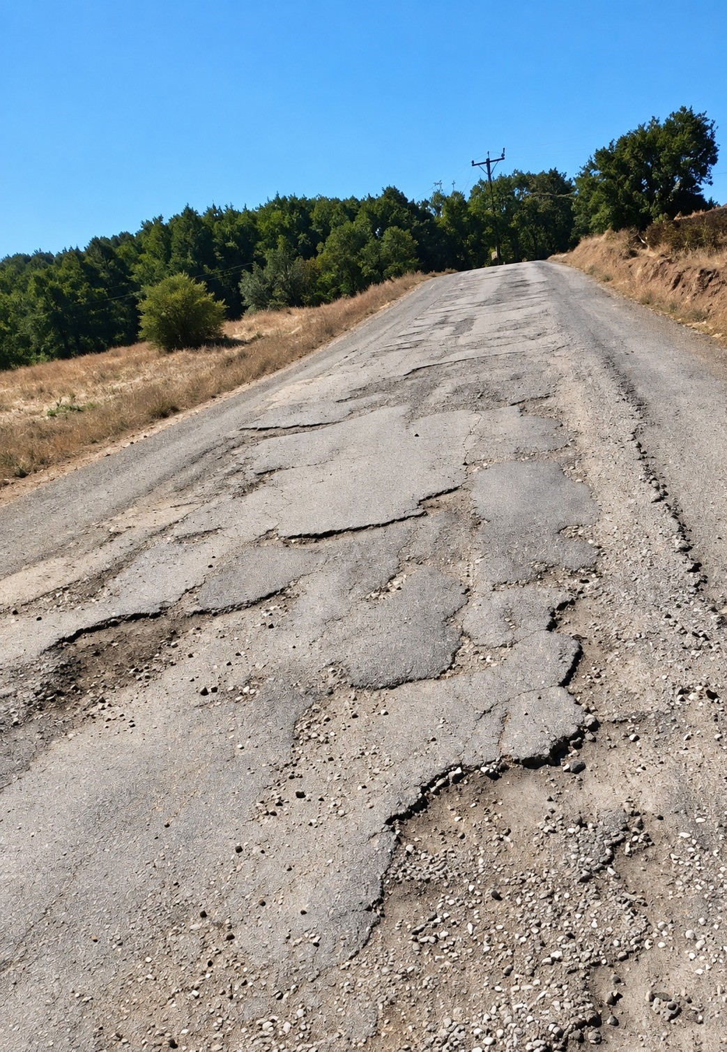 Yollar köstebek yuvasına döndü
