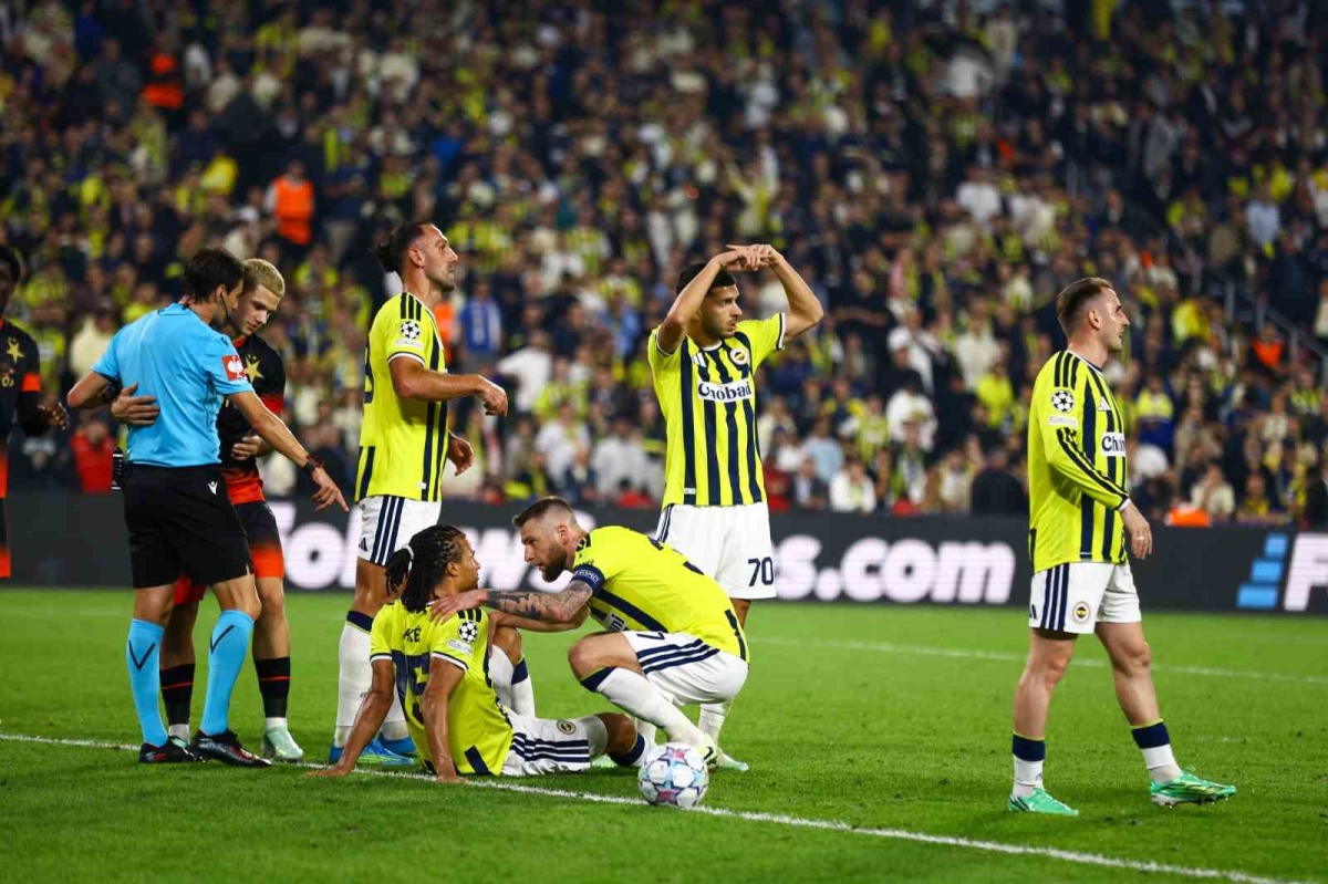 Nathan Ake, maça devam edemedi
