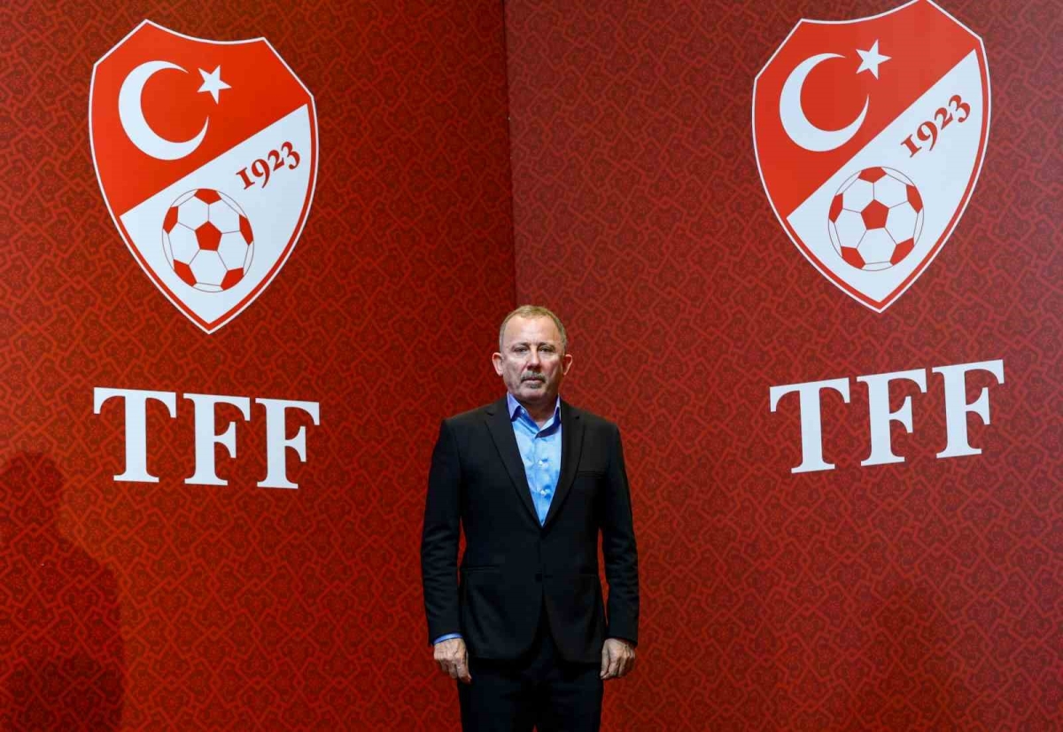 A Milli Futbol Takımı Teknik Direktörü Sergen Yalçın: 