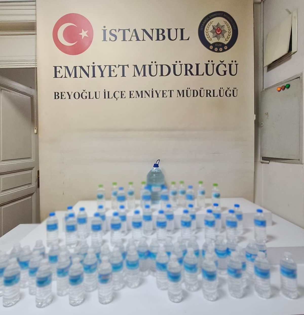 Beyoğlu’nda kaçak etil alkol operasyonu: 1 gözaltı
