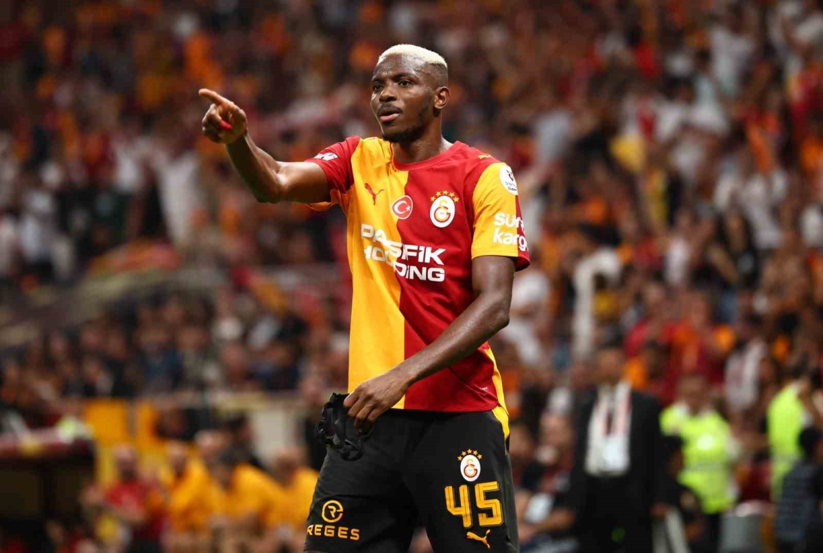 Galatasaray’da Osimhen, Fenerbahçe’de Vedat takımını sırtlıyor
