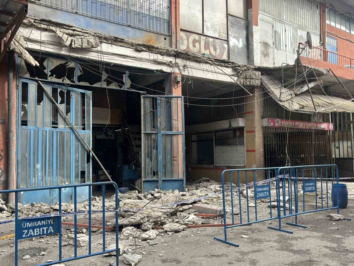 Ümraniye’de sanayi sitesinde balkon çöktü: 3 yaralı
