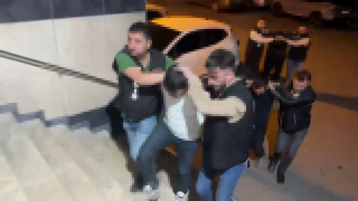 İstanbul’da iki ayrı cinayetin şüphelileri yurt dışına kaçamadan yakalandı

