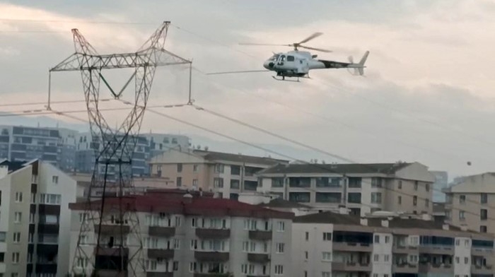 Bursa’da iletim hatlarına helikopterli bakım: Dikkat çeken anlar kamerada

