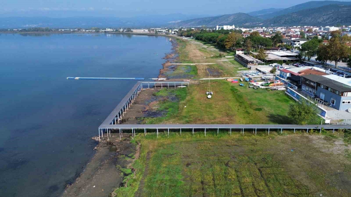 Dereler taştı, barajlar doldu, İznik Gölü çekilmeye devam ediyor
