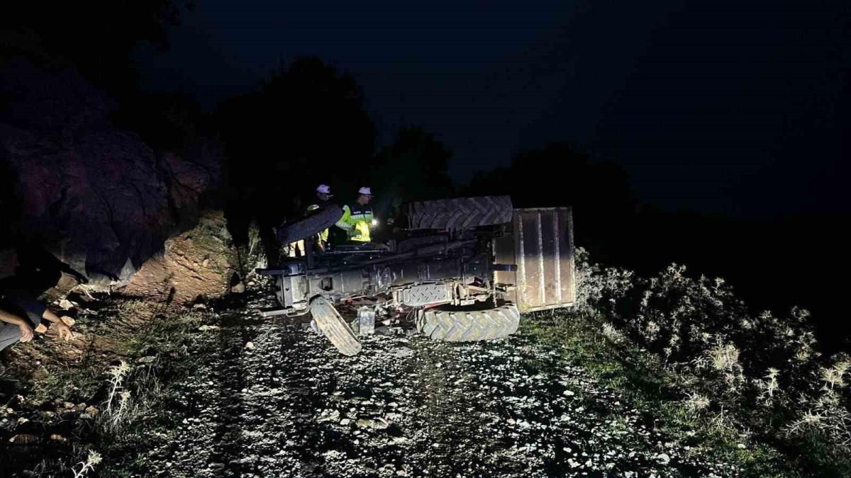 Bilecik’te devrilen traktörün altında kalan sürücü hayatını kaybetti
