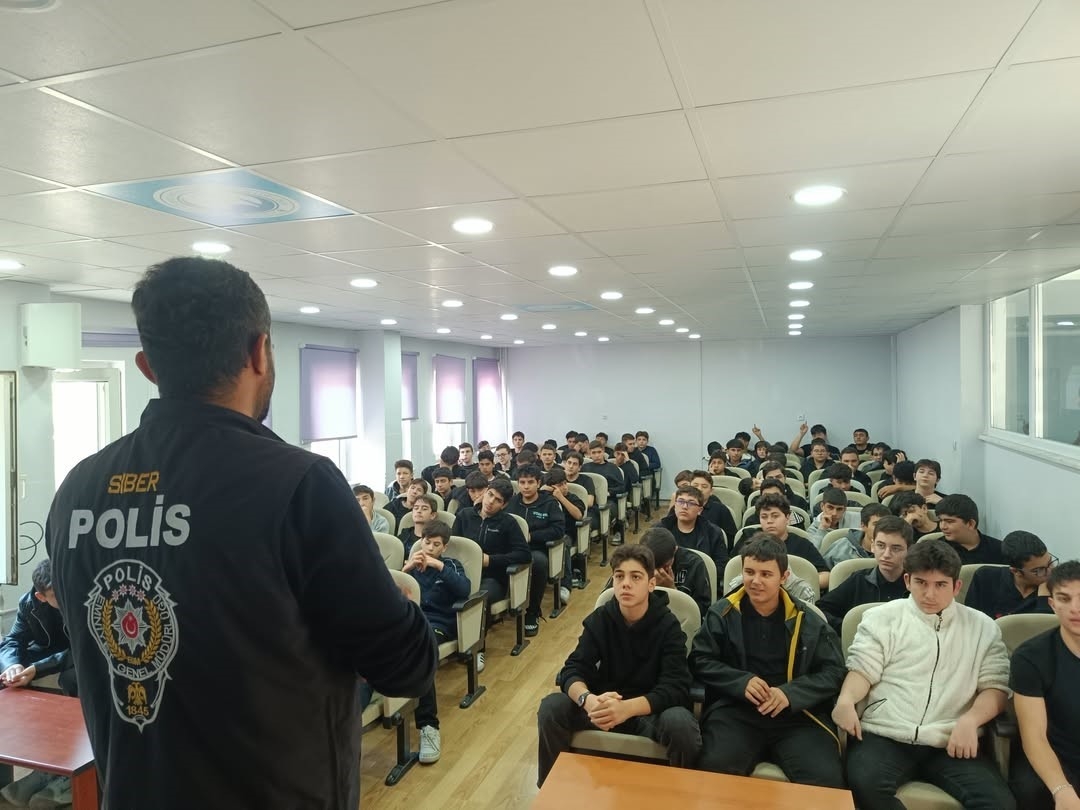 Bilecik’te okul saldırıları ve siber zorbalık ele alındı
