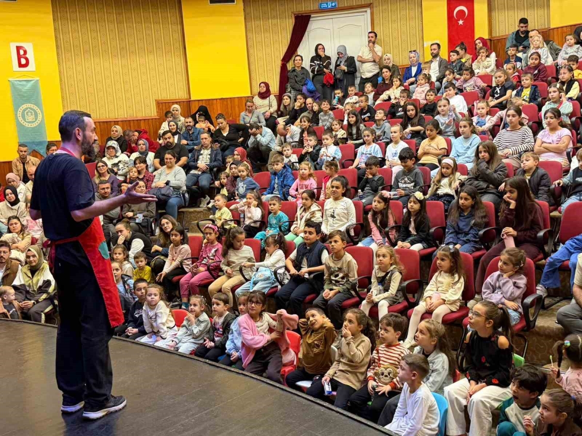 Yıldırımlı çocukların tiyatro keyfi
